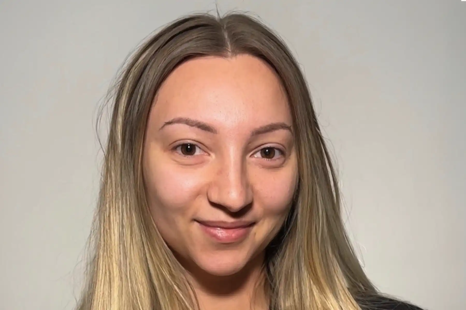 Profesionální líčení — tvář před make-upem v SkinArth Studiu