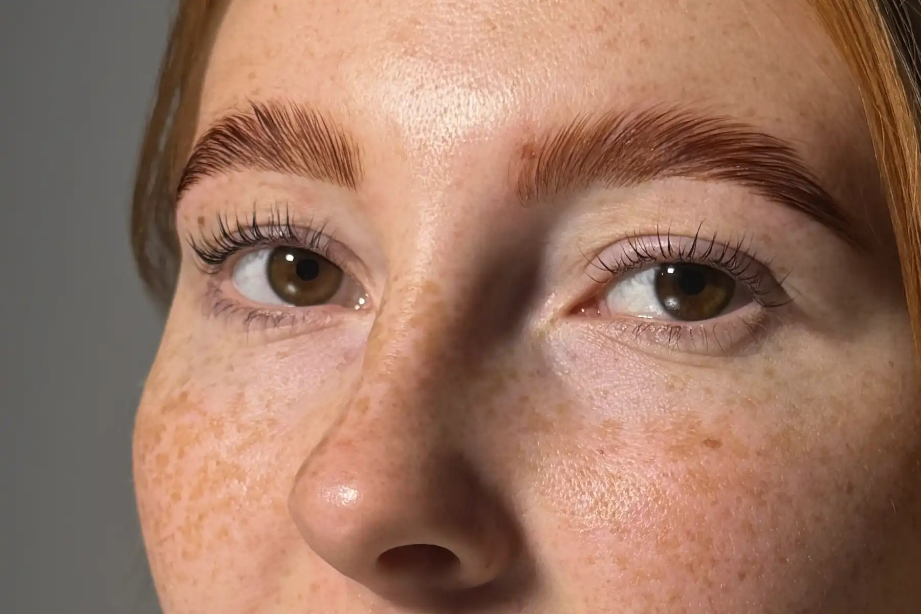 Laminace obočí — výsledek po ošetření v SkinArth Studiu