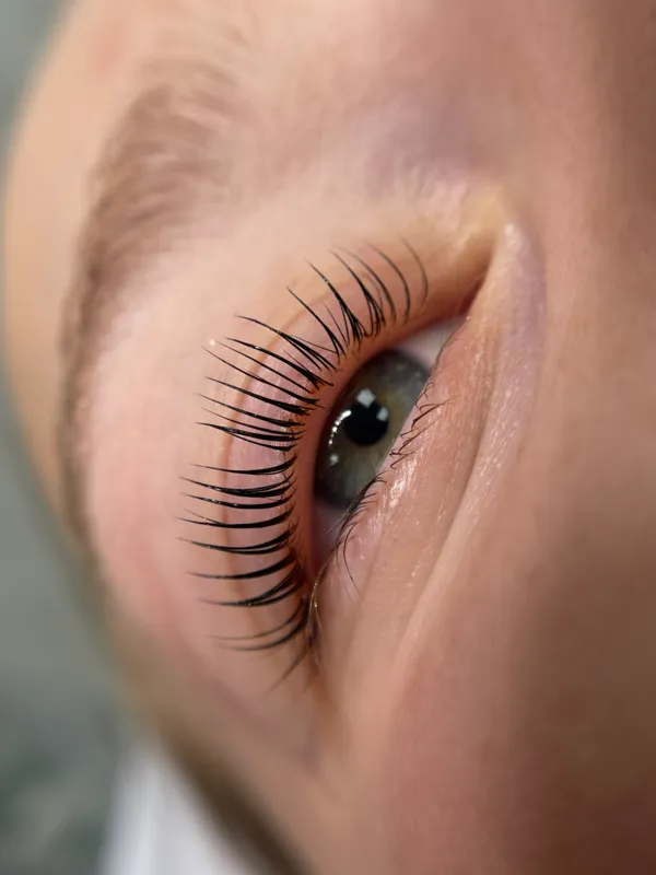 Lash lifting — přirozené řasy, SkinArth Studio Praha